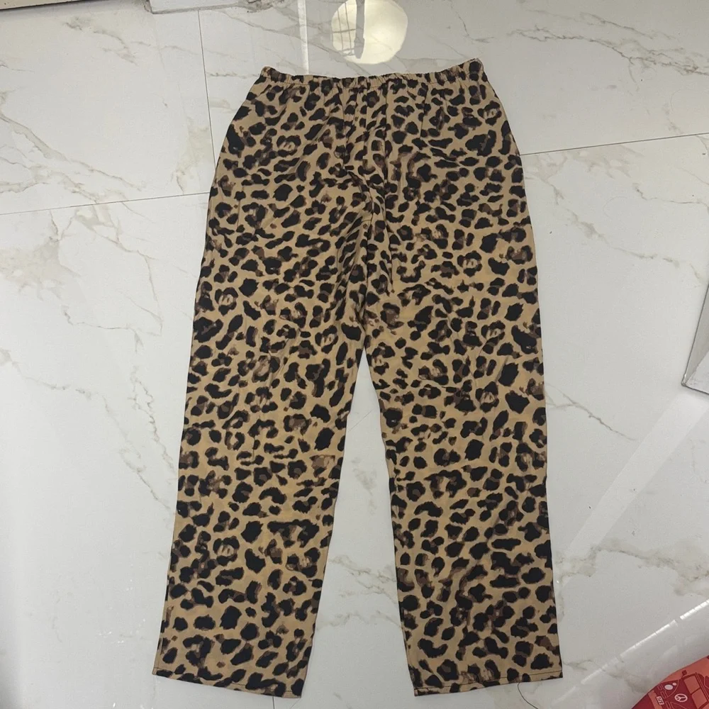 Leopard Print Woman Pants - Picture 4 of 5